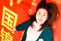 Trúng xổ số, cô gái khổ sở vì phải đi khắp thế giới để nhận thưởng