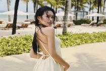 Thời trang khoe eo 55cm “hút hồn” của bạn gái Đoàn Văn Hậu