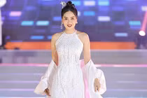 MC Mai Ngọc VTV gây bất ngờ với khả năng catwalk