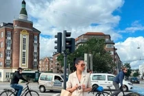 Cô gái 4 tháng 'chạy' thủ tục đưa cún cưng đi châu Âu