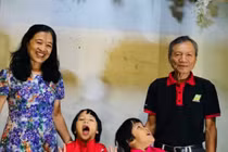 Kỳ tích: 53 tuổi, nữ bác sĩ Hà Nội sinh đôi 2 bé gái