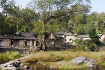 Người xưa có câu: “Mộ trước cửa, nước sau nhà”, nghĩa là gì?