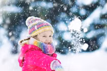 Vì sao trẻ em chịu lạnh tốt hơn người lớn?