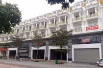 La liệt nhà phố, biệt thự bỏ hoang nhưng giá vẫn “trên trời”