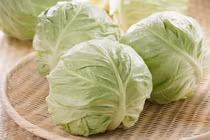 Rau bắp cải lành tính nhưng 4 nhóm người này không nên ăn 