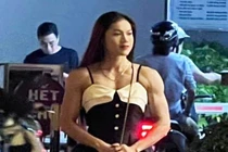 Búp bê cơ bắp Việt gây sốt khi mặc váy lộ body vâm đô