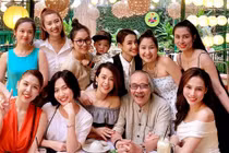 Không ngờ hai mĩ nhân này lại là bạn học cùng khoá với Nhã Phương