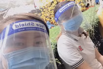 Nhật ký tiêm vắc xin COVID-19 “nhẹ tênh” của Gen Z