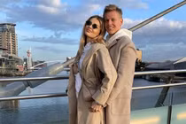 Vợ cầu thủ Oleksandr Zinchenko là "nàng WAG gợi cảm nhất thế giới"