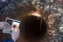 Mất lợn, lão nông báo cảnh sát khi phát hiện chiếc hố bí ẩn 