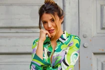 Bạn gái thích bikini tí hon "đốt mắt" người xem của tân binh Liverpool