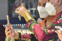 Giá vàng hôm nay 26/8: Bị đánh xuống sau khi tăng mạnh