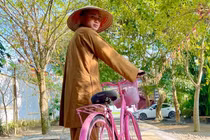 Thực hư hình ảnh vlogger Huy Cung xuống tóc xuất gia