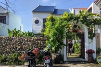 Ngôi nhà cũ ở Quảng Ngãi "lột xác" nhờ kiến trúc phong cách Địa Trung Hải