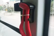 Lo ngại dụng cụ thoát hiểm trên xe ô tô chỉ để đối phó