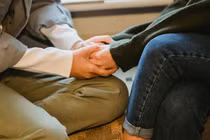 Chồng không về quê vì phải đi chúc Tết gia đình vợ hờ