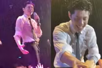 Đan Trường, "sao nam ở biệt thự 3000m2" dầm mưa phục vụ khán giả 