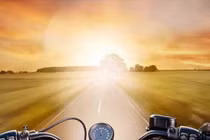 3 NÊN và 3 KHÔNG khi đi xe máy trời nắng nóng