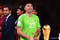 Thủ môn Argentina gặp rắc rối vì hành động khiếm nhã 