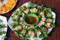 Gia vị thần thánh trong món cuốn tôm thịt quý giá như thế nào