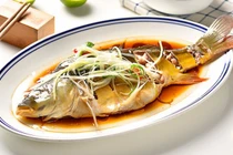 Nấu món cá hấp có nên ướp muối trước? Nhiều người làm sai