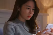 Đến nhà chồng cũ, tôi hối hận khi thấy một vật ở trên bàn