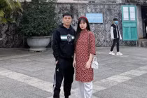 Vợ đội phó U23 Việt Nam: "Chồng còn trẻ, bóng đá là ưu tiên số 1"