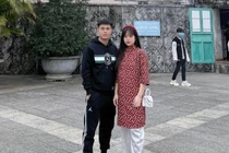 Vợ đội phó U23 Việt Nam: "Chồng còn trẻ, bóng đá là ưu tiên số 1"