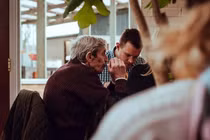 Bố chồng bị tai biến đến sống chung, cả nhà tôi khốn khổ