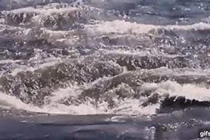 Rùng mình hồ nước khổng lồ bị rút sạch nước với tốc độ "quái vật"