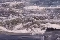 Rùng mình hồ nước khổng lồ bị rút sạch nước với tốc độ "quái vật"