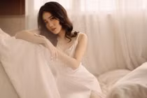 Bạn gái Văn Hậu, vợ sắp cưới Văn Đức chuộng phong cách gợi cảm