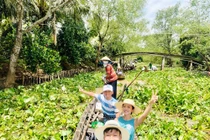 Mối quan hệ giữa chồng Jennifer Phạm và con riêng hoa hậu