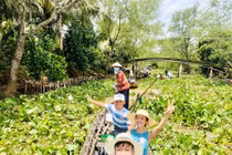 Mối quan hệ giữa chồng Jennifer Phạm và con riêng hoa hậu