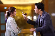 Sau 10 năm, tôi ly hôn người vợ chỉ biết có tiền 