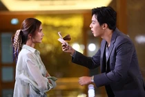 Sau 10 năm, tôi ly hôn người vợ chỉ biết có tiền 