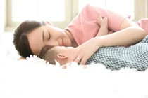 Tôi sinh con, chị chồng đem cả trăm triệu đến bệnh viện