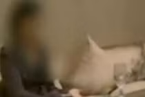 Đang xông hơi, cô gái hoảng khi thấy người đàn ông lạ bước vào