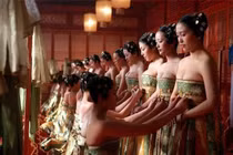 Vì sao Hoàng đế xưa ân ái nhiều mỹ nhân nhưng ít mắc bệnh tình dục?