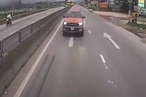 Video: Xe bán tải ngang nhiên đi ngược chiều trên quốc lộ 1