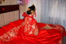 Chồng phát hiện nếp rạn da trên bụng vợ và có hành động lạ