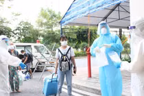 Khen thưởng lực lượng tuyến đầu chống dịch: "Treo" đến khi nào?