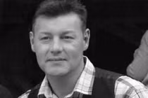 Thử chiếc bánh nóng trong đám cưới, mất cả mạng người