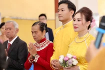 Quý Bình làm lễ hằng thuận với bạn gái doanh nhân 