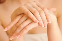 Bàn tay phụ nữ có 4 điểm này, cả đời ăn sung mặc sướng