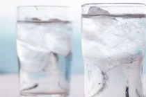 Uống nước đá trong mùa hè: Tưởng mát nhưng cực nhiều nguy hại
