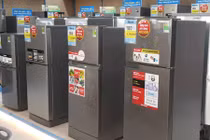 Tủ lạnh đua nhau giảm giá sâu, đợi khách khuân hàng cuối năm