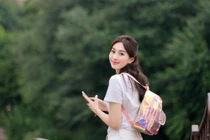 Hoa hậu Đặng Thu Thảo trẻ trung như nữ sinh