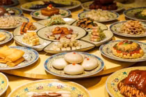 Phổ Nghi sơn hào hải vị đủ cả nhưng không được ăn thứ này