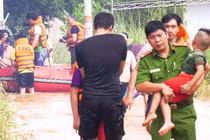 Lũ dâng cao đột ngột, hàng trăm người dân Bình Phước sơ tán gấp
